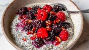 Overnight Oats with Mixed Berries